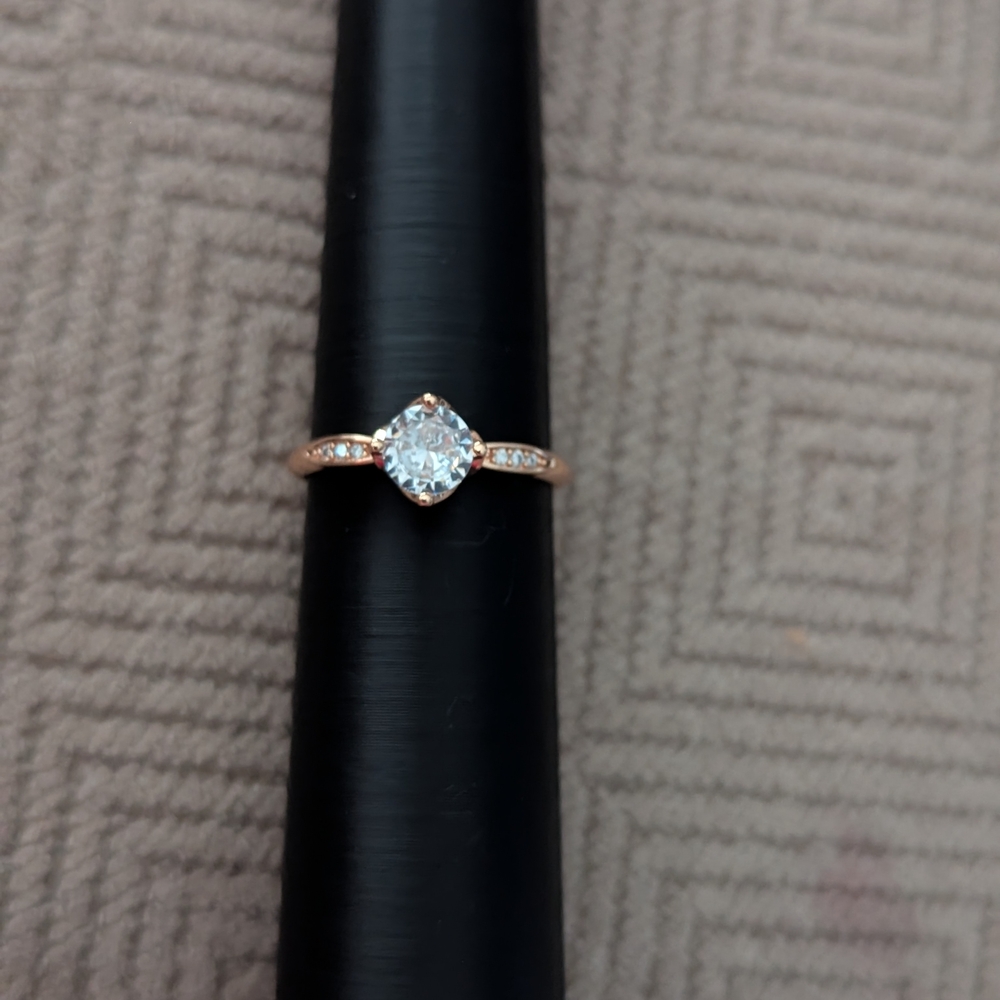 Pretty Bird Rose Gold Ring With Crystal Stone